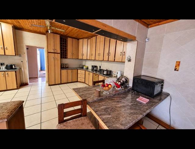 5 BEDROOM HOUSE FOR SALE IN MEIRINGSPARK